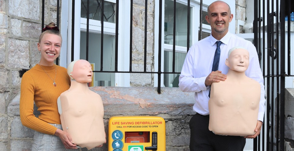 Defibrillator training 970 x 500